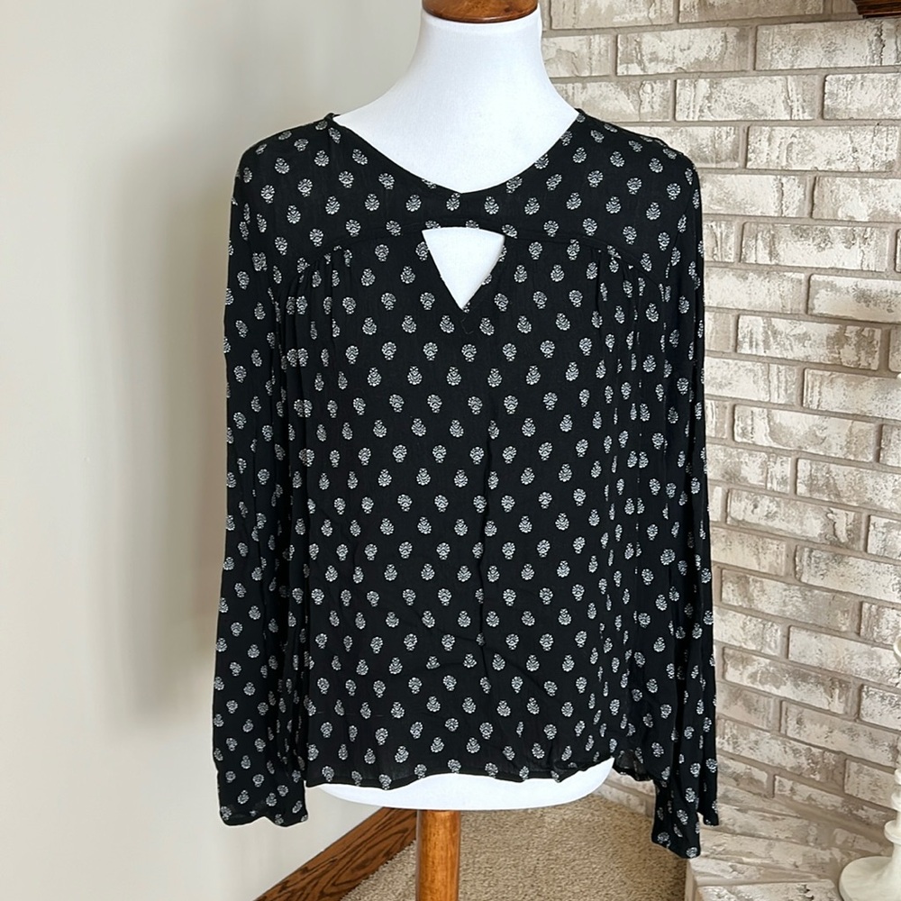 Womens Black Printed Keyhole Long-Sleeve Top